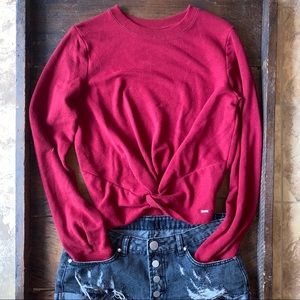 HOLLISTER | Supersoft Red Front Knot Sweatshirt